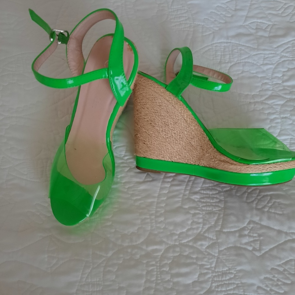 NWOT Chic Green Wedge Sandals